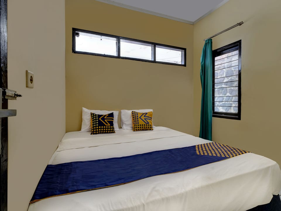 Basic Double Room | Desk, laptop workspace, free WiFi, bed sheets