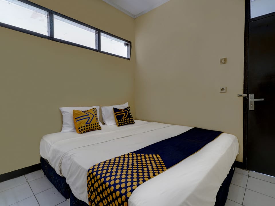 Basic Double Room | Desk, laptop workspace, free WiFi, bed sheets