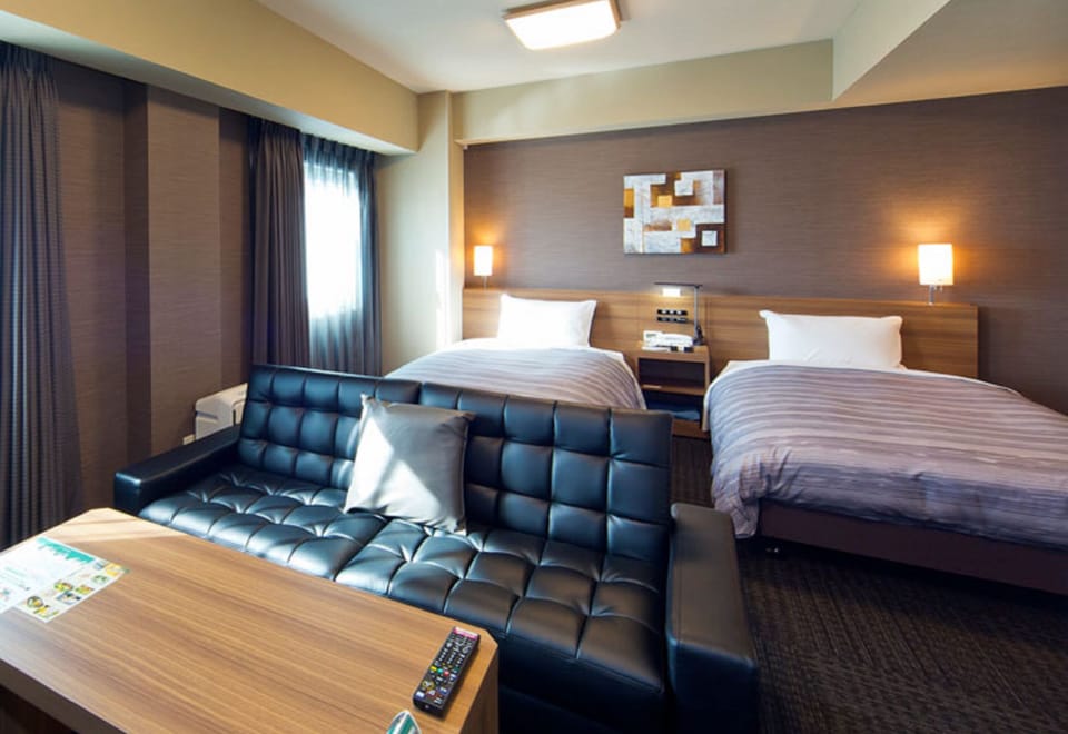 Deluxe Twin Room, Non Smoking | Desk, iron/ironing board, free WiFi, bed sheets