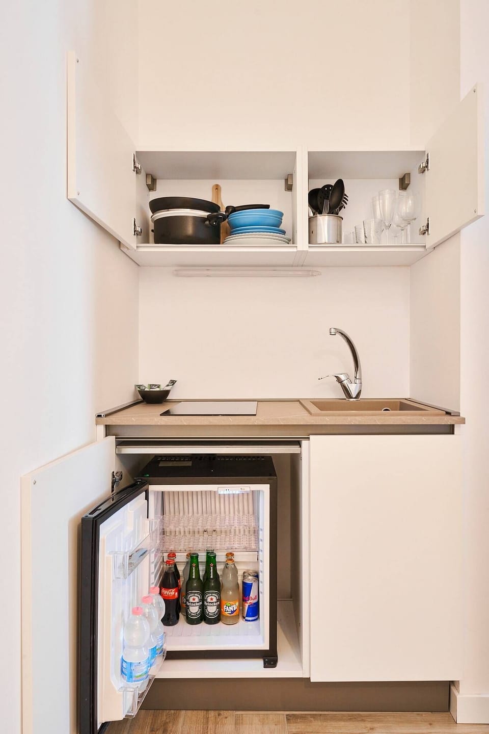 Superior Quadruple Room, Non Smoking, City View | Private kitchen | Fridge, coffee/tea maker, electric kettle