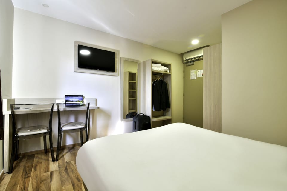 Double Room, Non Smoking | Desk, soundproofing, free WiFi, bed sheets