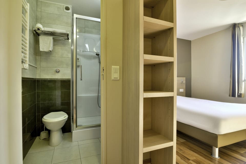 Double Room, Non Smoking | Desk, soundproofing, free WiFi, bed sheets
