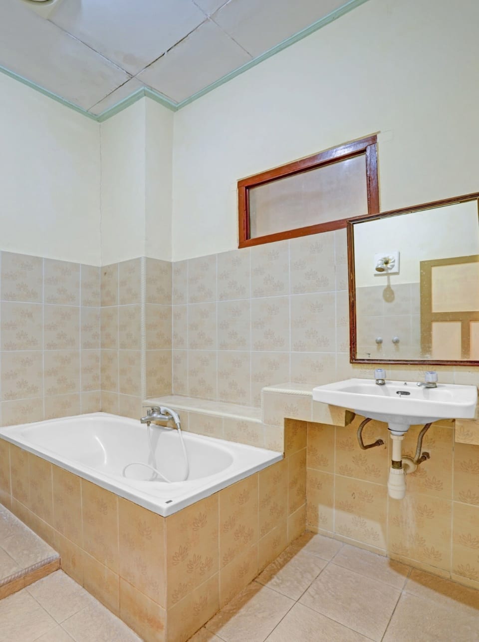 Shower, rainfall showerhead, towels, toilet paper