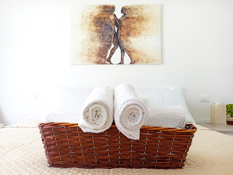 Deluxe Room | Premium bedding, pillowtop beds, free WiFi