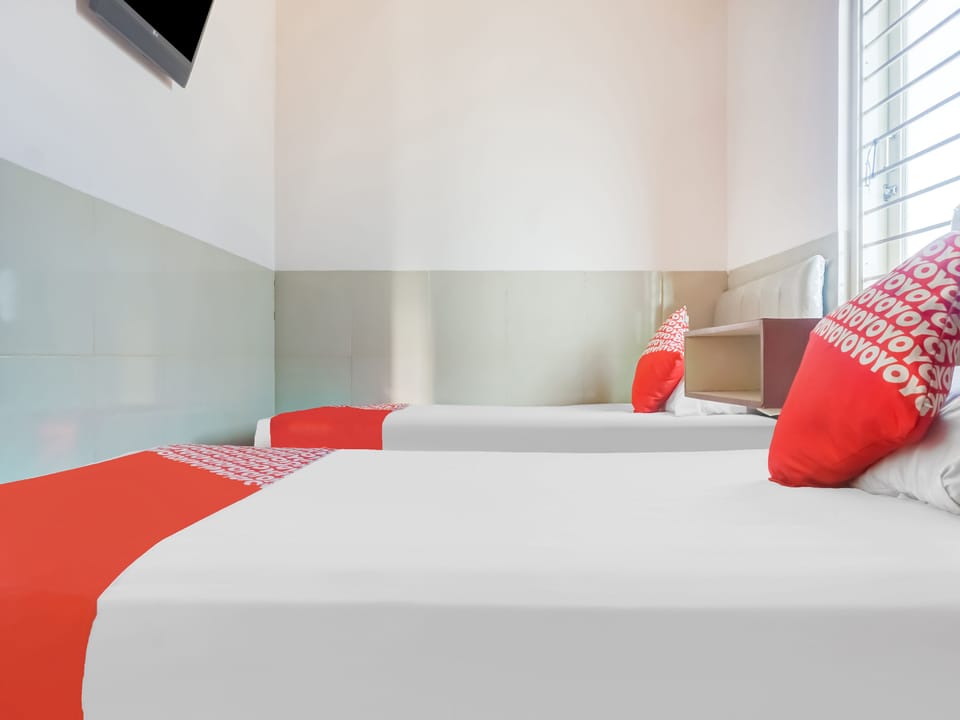 Standard Twin Room | Desk, WiFi (free), bed sheets