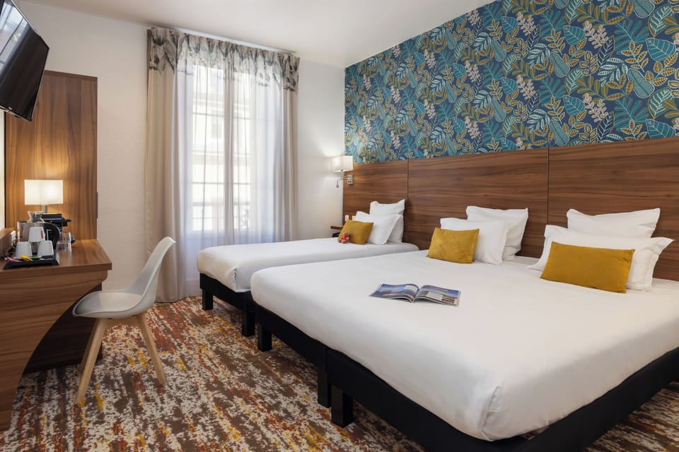Superior Triple Room | In-room safe, desk, blackout drapes, soundproofing