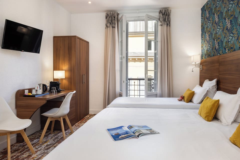 Superior Triple Room | In-room safe, desk, blackout drapes, soundproofing