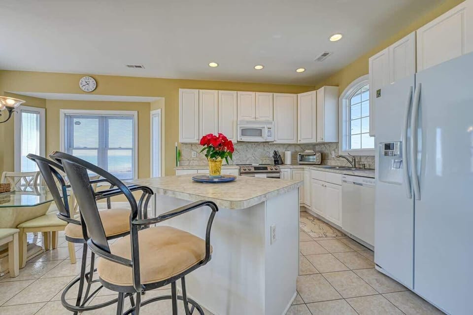 Kitchen with bar seating