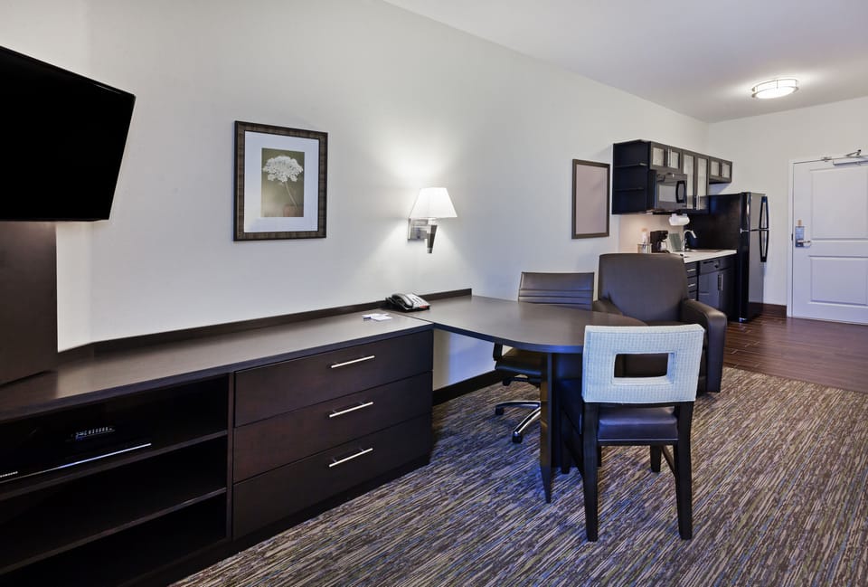 Desk, laptop workspace, iron/ironing board, free WiFi