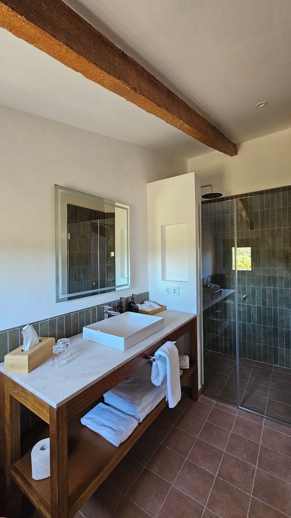 DOBLE CON GOLF ILIMITADO | Bathroom | Shower, rainfall showerhead, designer toiletries, hair dryer
