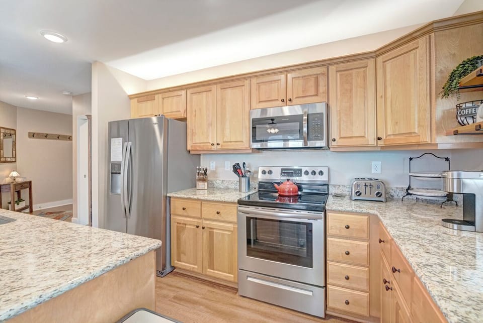 Kitchen--- Granite Counter-tops, Stainless Steel