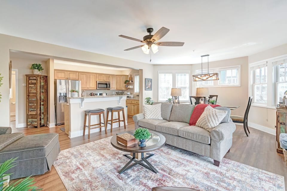 Open Floor Plan--- Kitchen, Dining, Living Rooms
