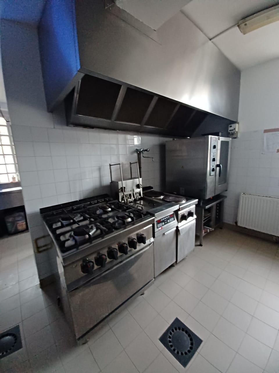 Fridge, microwave, stovetop, highchair