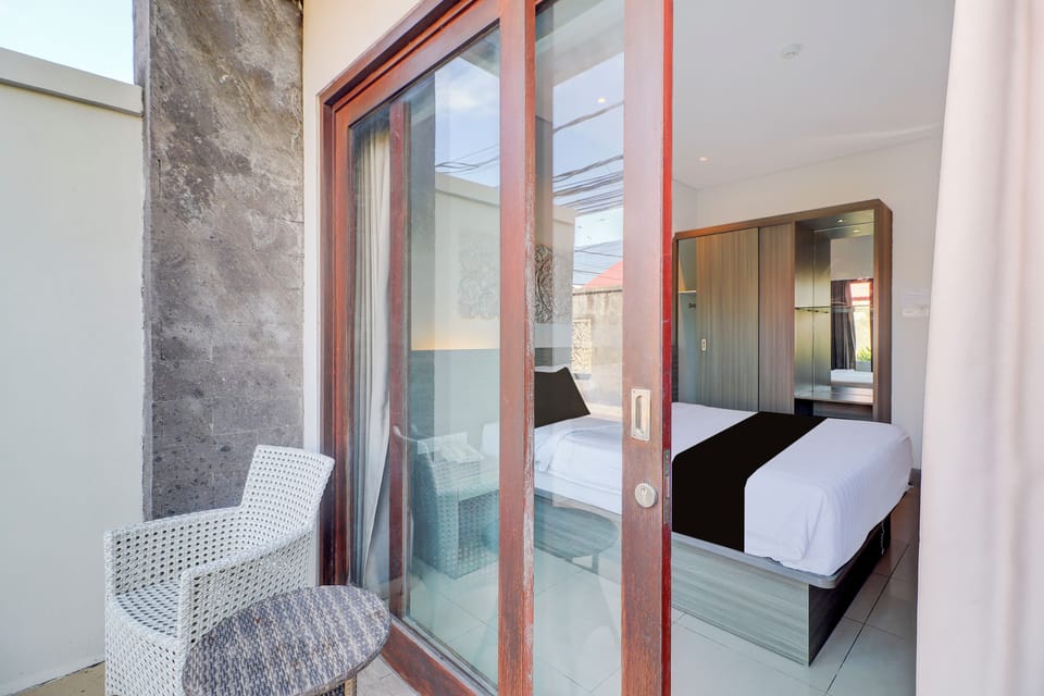 Standard Suite, Pool Access | Desk, laptop workspace, free WiFi, bed sheets