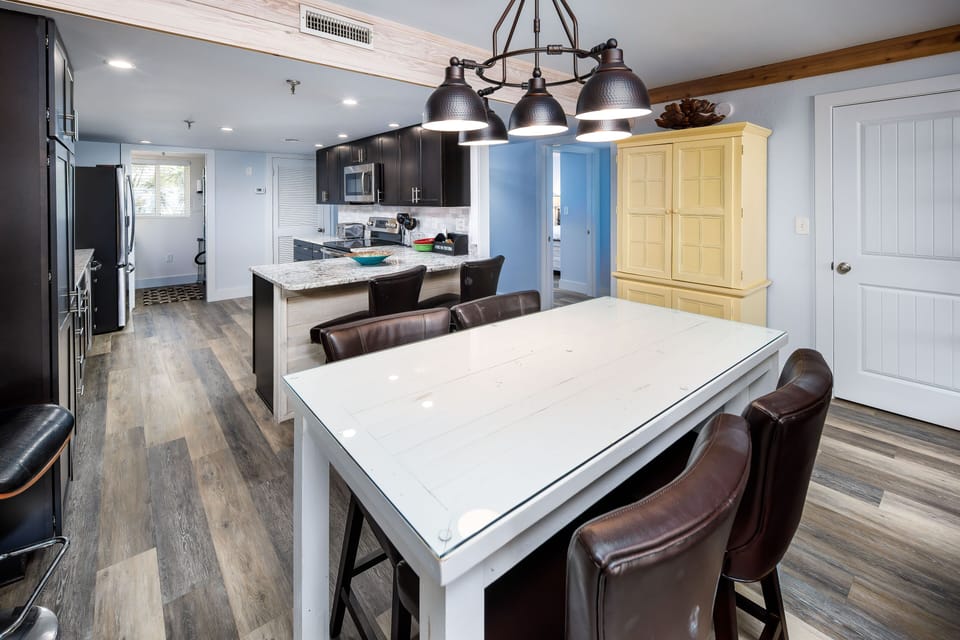 Dining Area - Additional seating at the bar