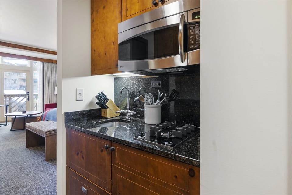 Kitchenette with Microwave & dishwasher
