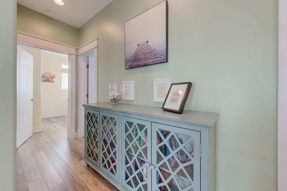 Indoors - Hallway decor