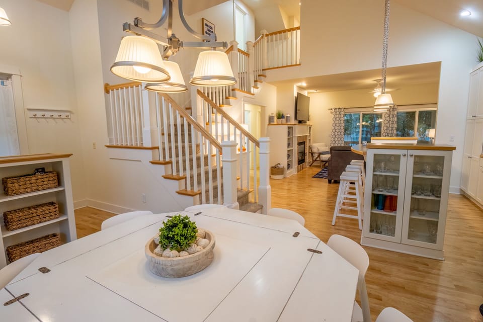 Main House | Main Level | Kitchen | Dining Room