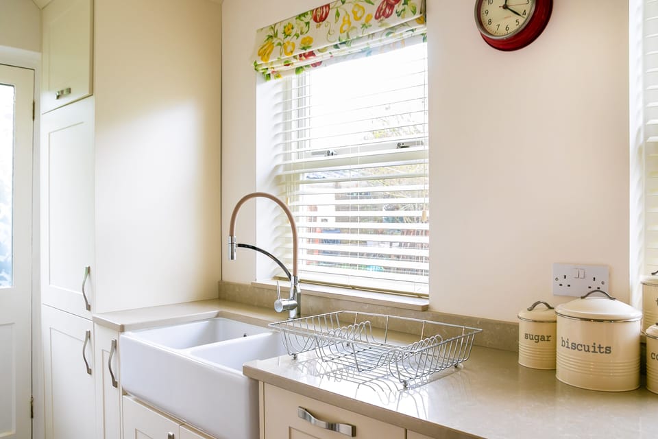 Double farmhouse sink w/ spray tap, integrated Boesch dishwasher, washer & dryer