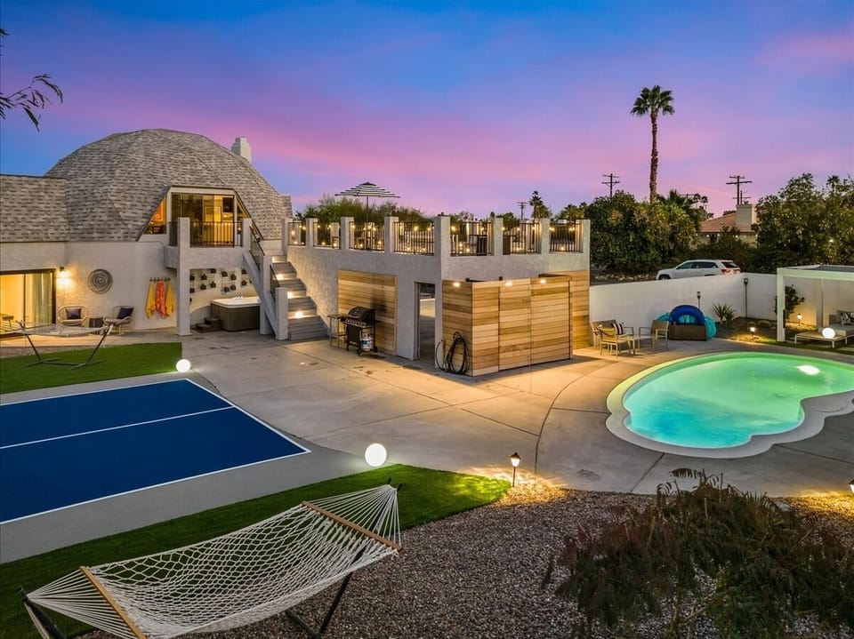 Welcome to Escap'Inn  @TheDome: A Coachella Valley Dome Home. Just a short drive to the Empire Polo Club  and/or bike ride to Indian Wells Tennis Center for the BNP Paribas Open. But we stock so much fun here, some folks just don't venture away!