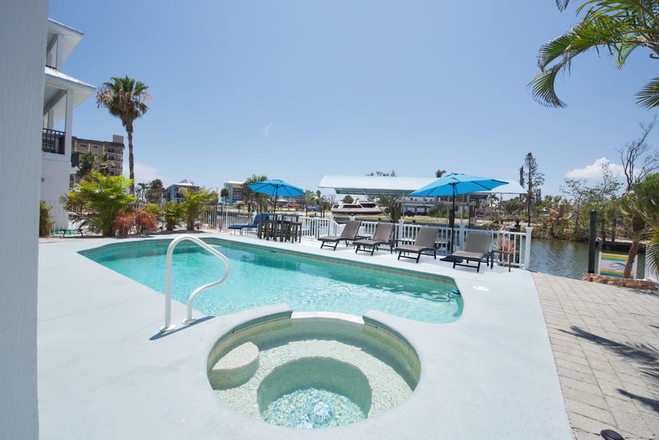 Private Pool and Spill Over Spa