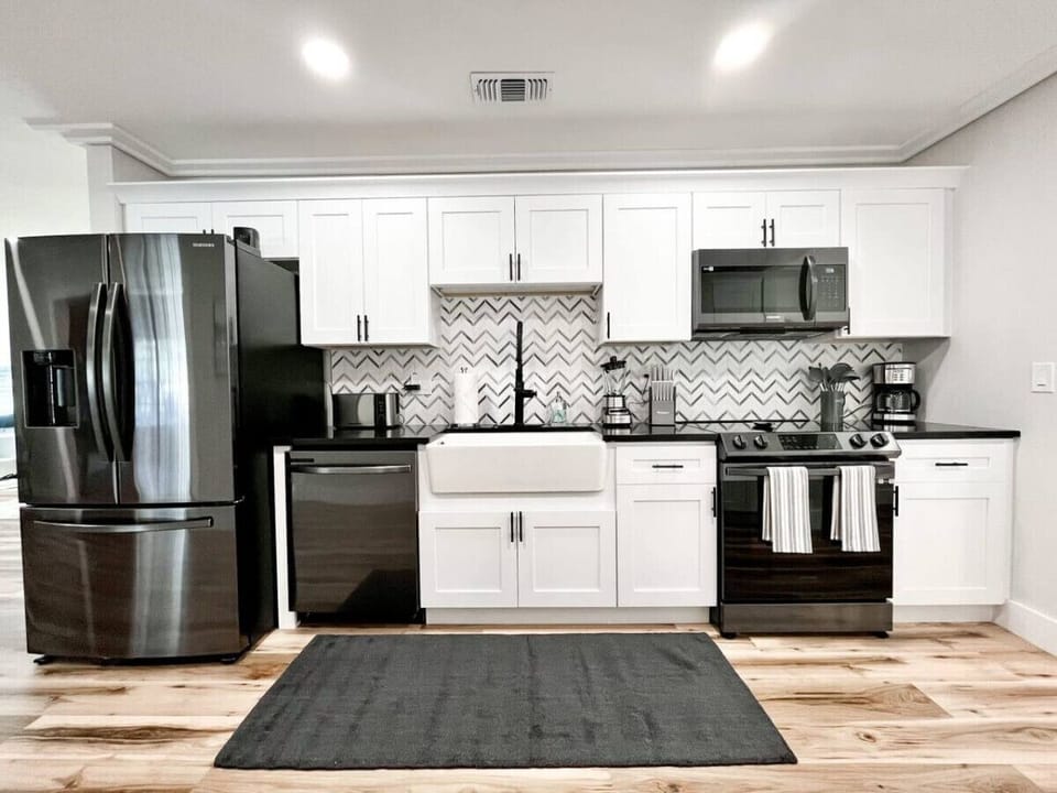 Modernly Beautiful Fully Equipped Kitchen
