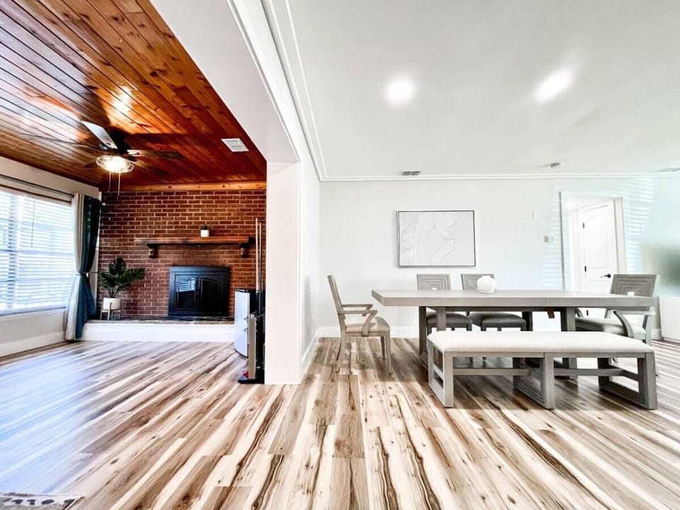 Spacious, Modern, & Bright Layout, Comfortable Dinner Dinning, Updated Flooring