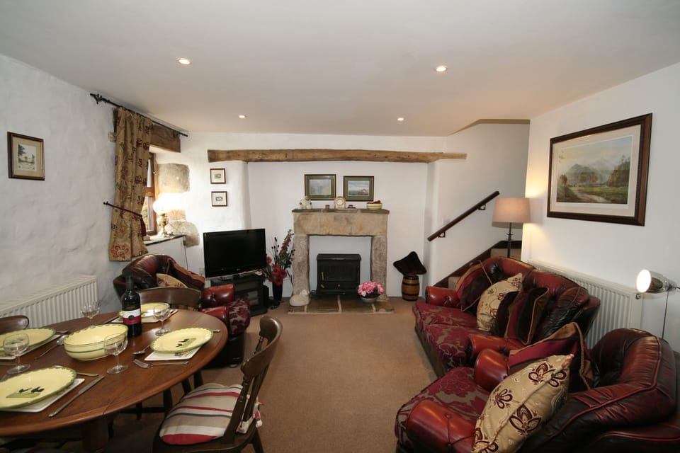 Sitting room/ dining area