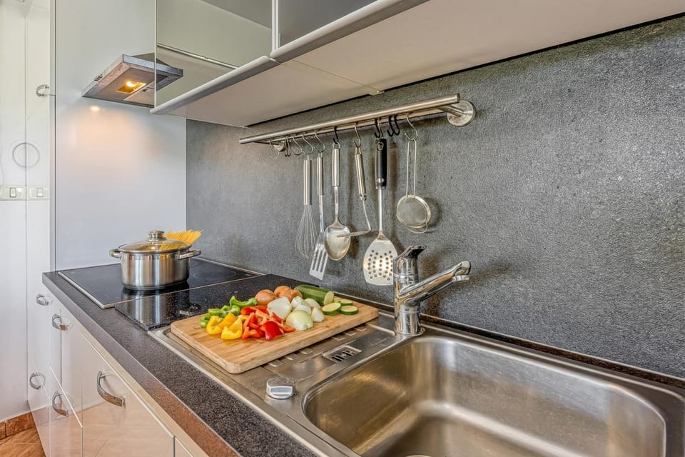 Family Apartment, 2 Bedrooms, Balcony (Sea Breeze Residence Mariella) | Private kitchen
