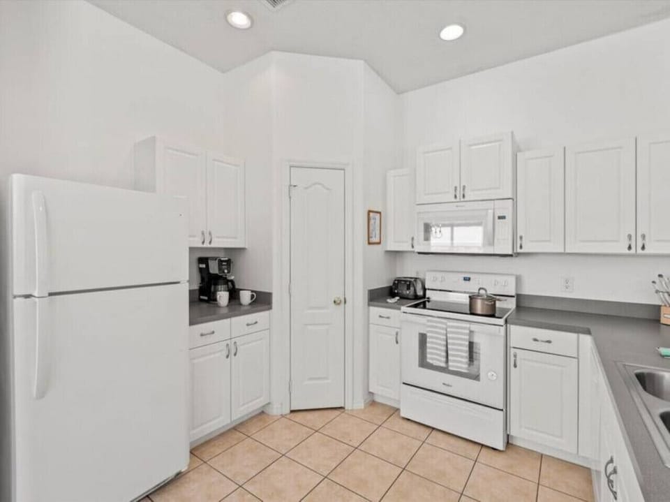 Spacious well-equipped kitchen