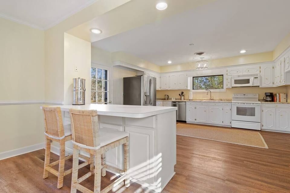 Spacious cooking space for the chef of the family!