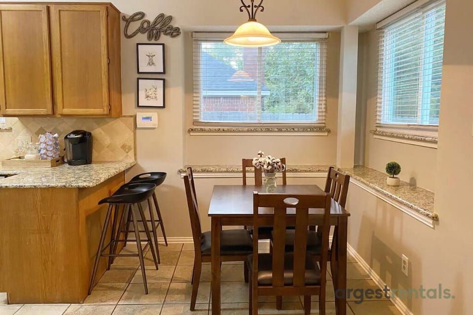 Breakfast nook? Nightcap bar? Yes and Yes!