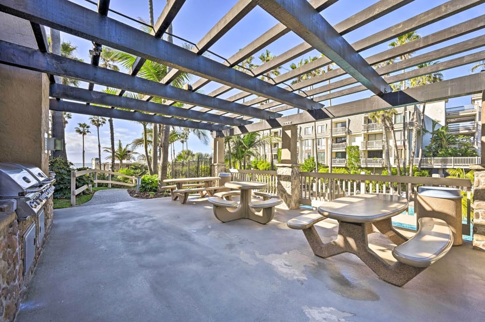 Gas Grill & Outdoor Dining Area