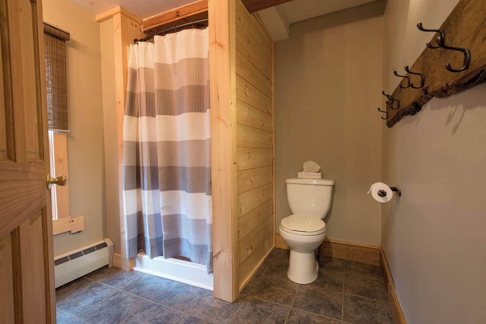 Cedar | Blackout drapes, free WiFi