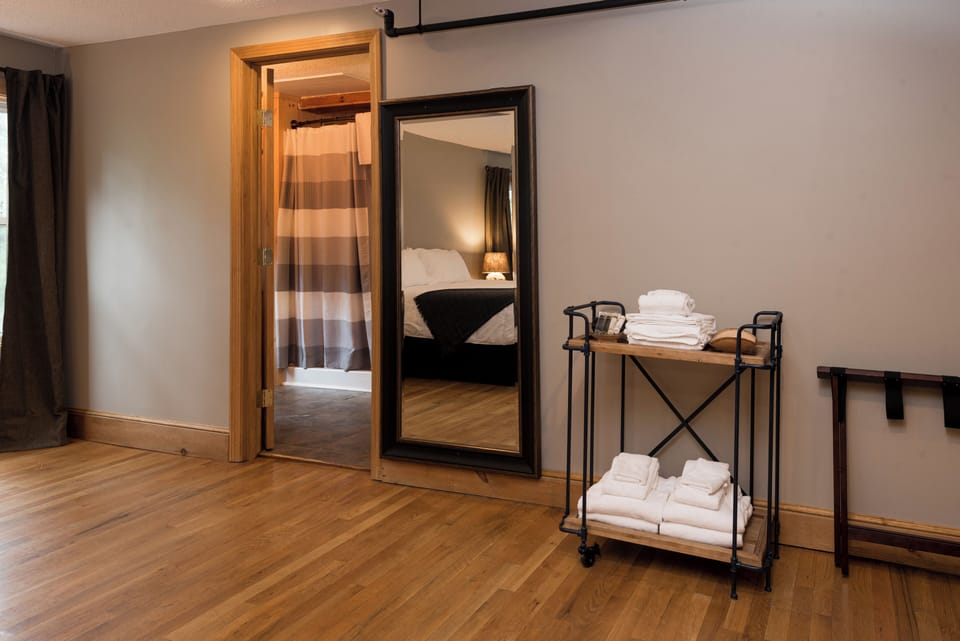 Cedar | Blackout drapes, free WiFi