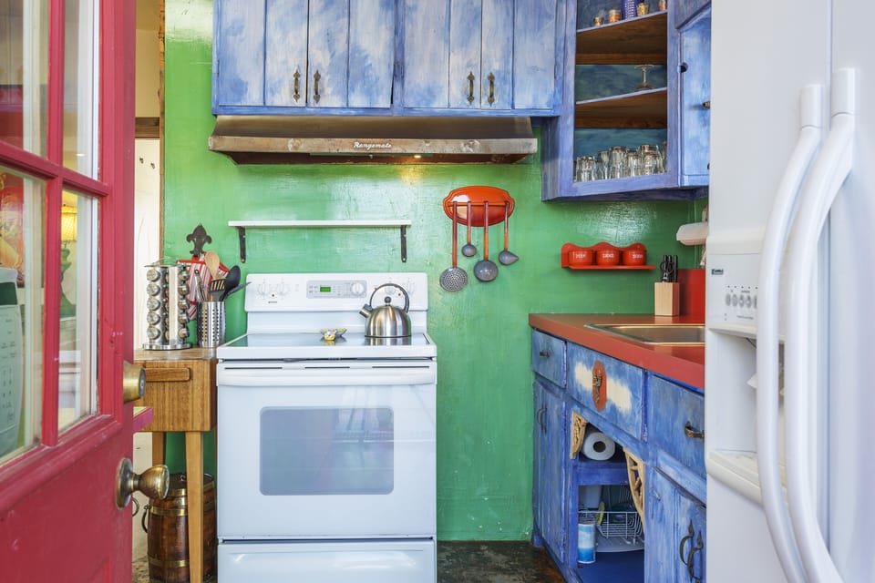 Cabin, 2 Bedrooms | Private kitchen | Coffee/tea maker, fridge, oven