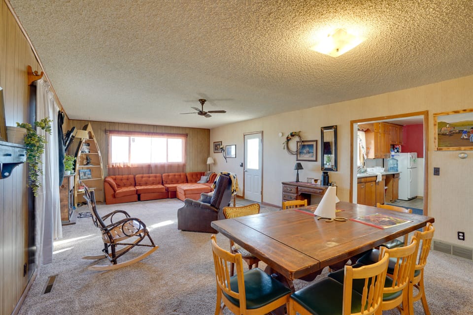 Living Area | Keyless Entry | Pet Friendly w/ Fee