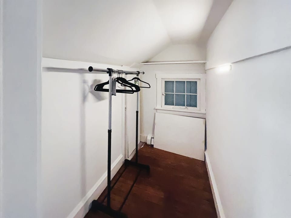 All rooms have walk in's