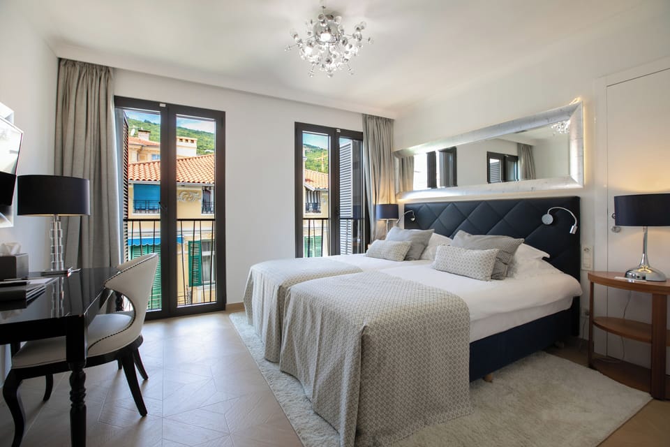 Deluxe Double or Twin Room, Garden View | Hypo-allergenic bedding, minibar, in-room safe, desk