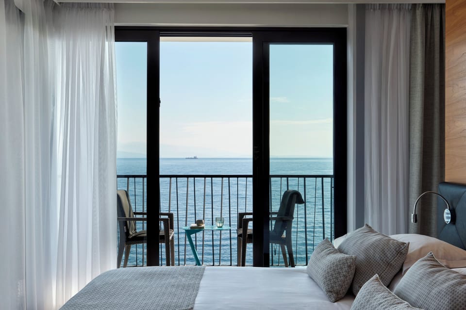 Suite Sea View and Balcony | Hypo-allergenic bedding, minibar, in-room safe, desk