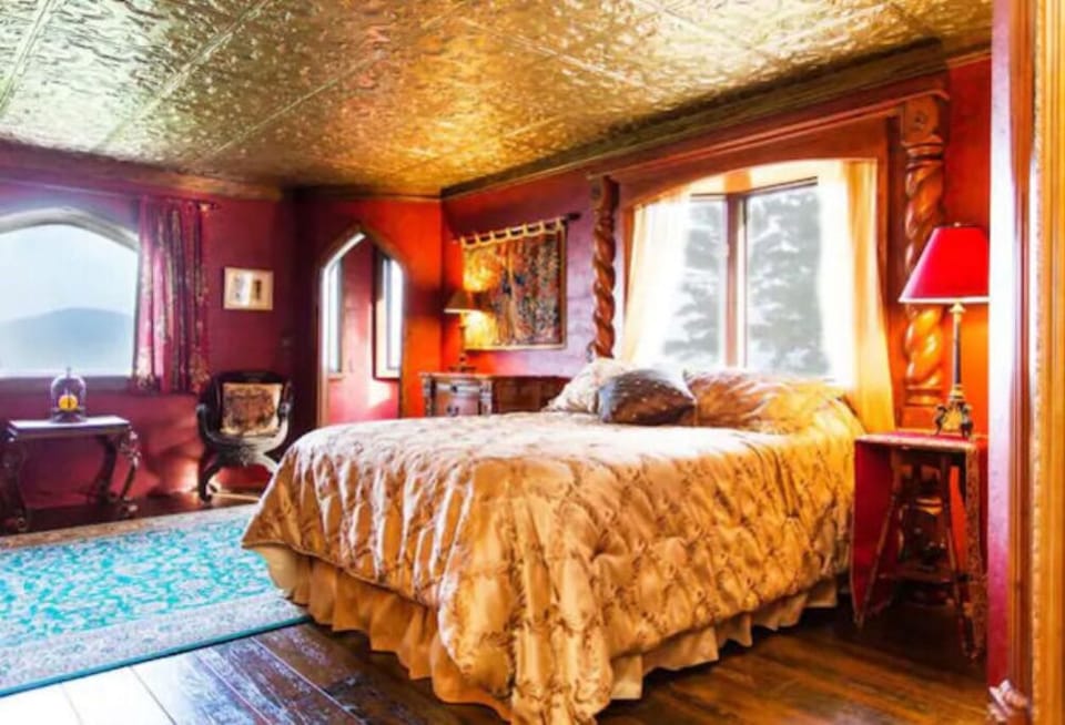 'The Royal Bedroom' in Highlands Castle 
