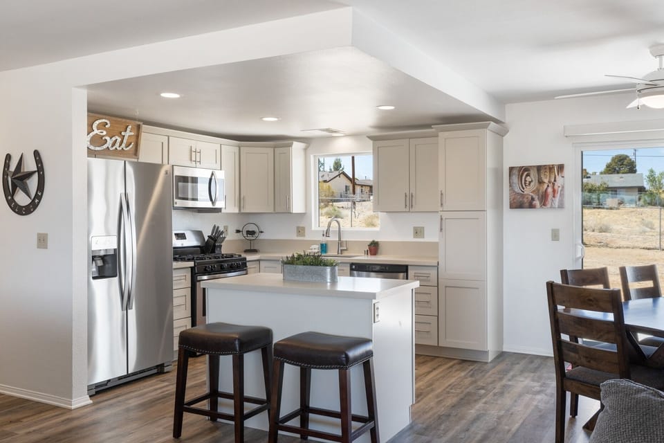 House, 4 Bedrooms | Private kitchen | Fridge, oven, coffee/tea maker