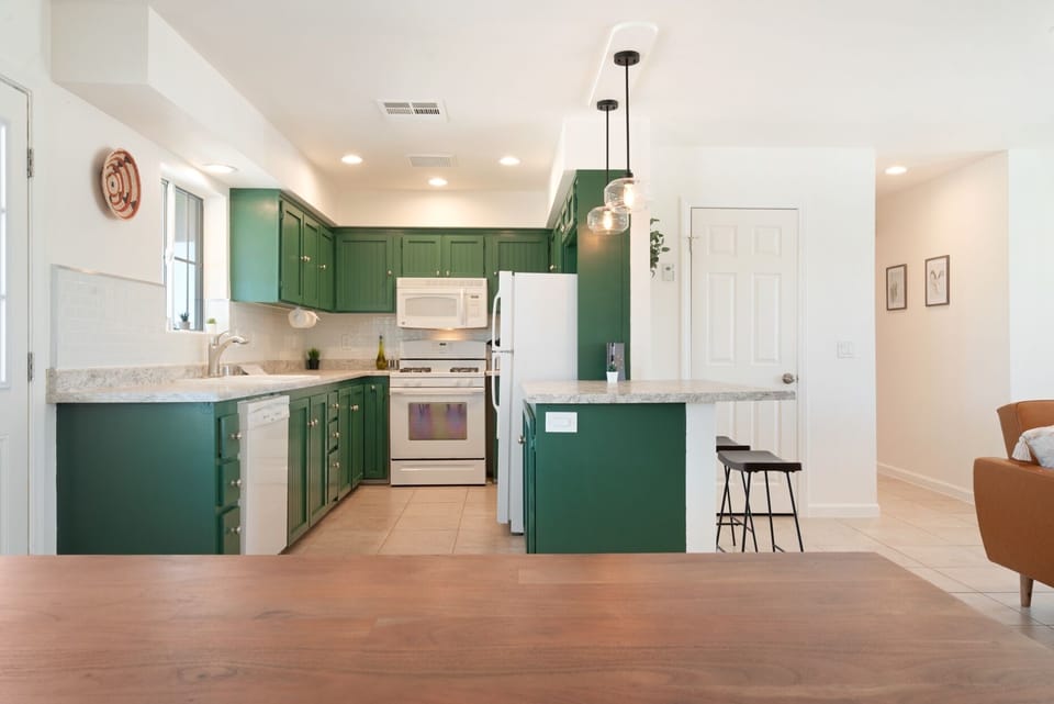House, 3 Bedrooms | Private kitchen | Coffee/tea maker, fridge, oven