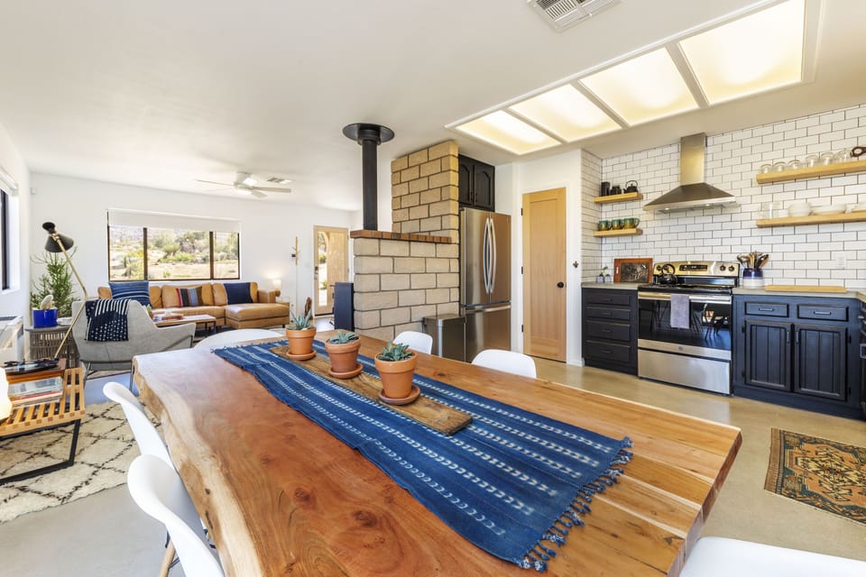 House, 2 Bedrooms | Dining