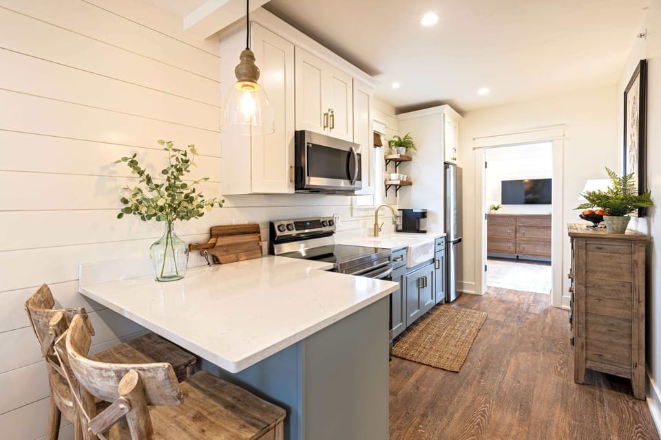 A fully equipped kitchen with island, open shelving, and everything you need for a comfortable stay.