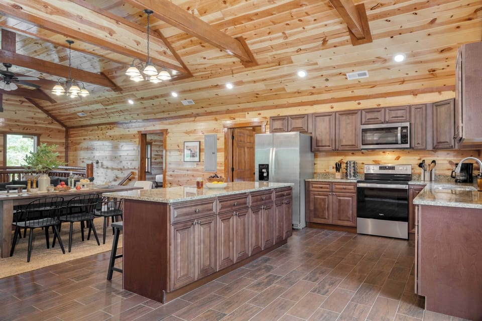 Fridge, oven, stovetop, dishwasher