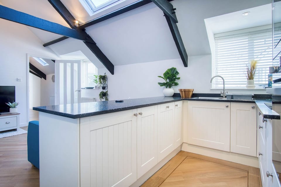 Apartment (2 Bedrooms) | Private kitchen | Fridge, microwave, electric kettle, toaster