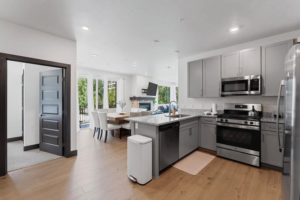 Condo (3 Bedrooms) | Property amenity