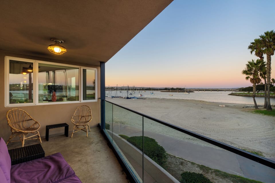 This spacious balcony offers stunning Bayfront views and plenty of comfortable seating.
