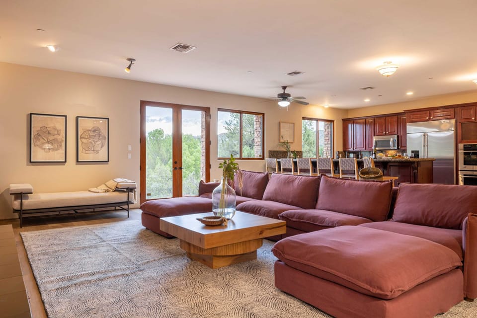 House (5 Bedrooms) | Interior